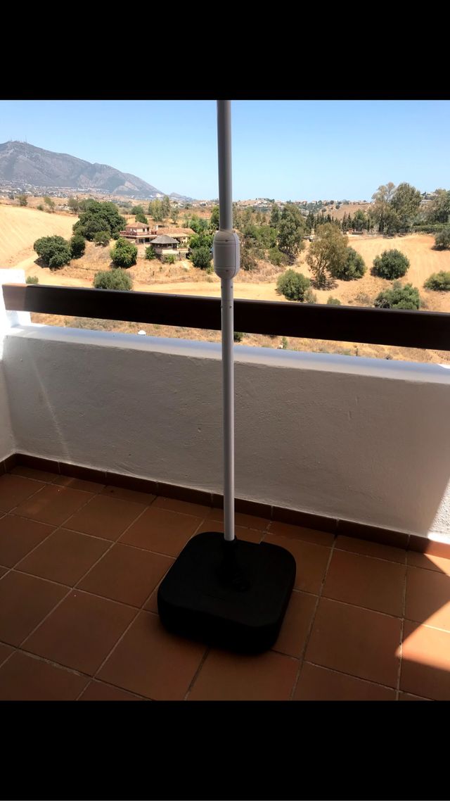 Sombrilla jardín a estreno de segunda mano por 65 € en Móstoles en WALLAPOP