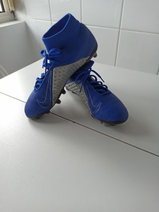 Botas de fútbol Nike de segunda mano en Avilés en WALLAPOP Botas de fútbol para niños de segunda mano en Avilés en WALLAPOP