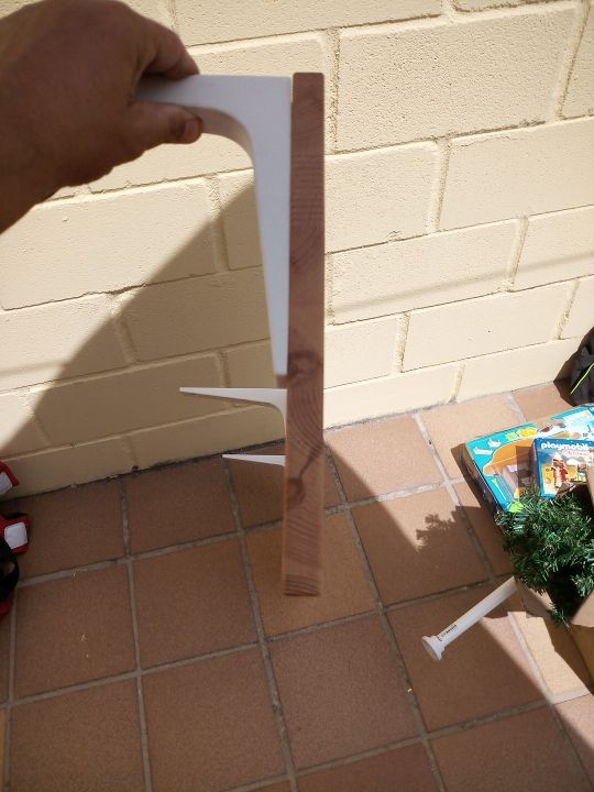 Repisa de madera pared.