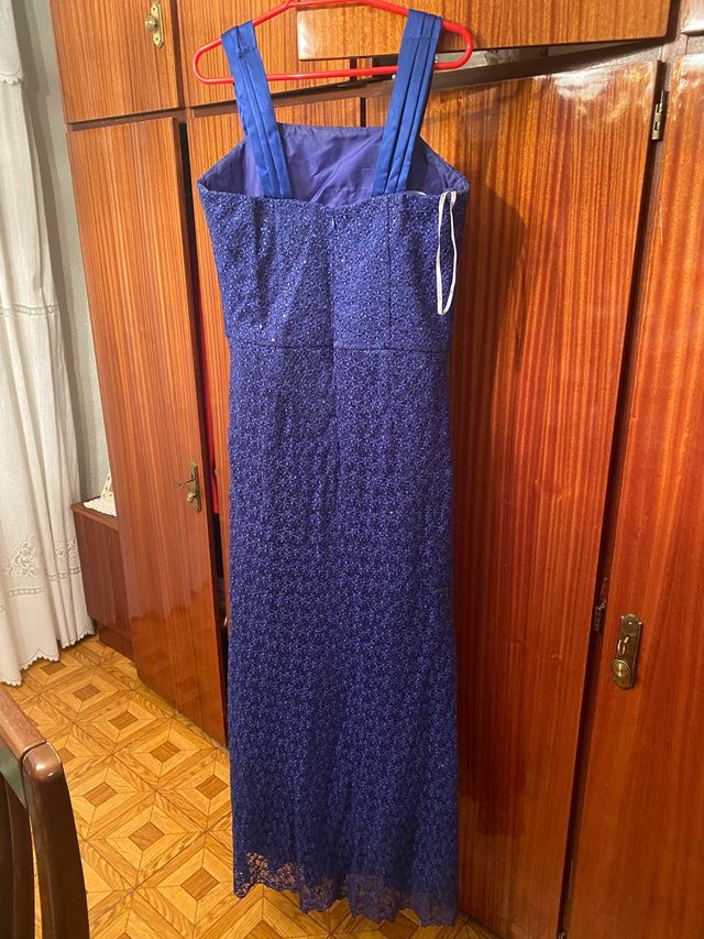 Vestido largo azul de encaje