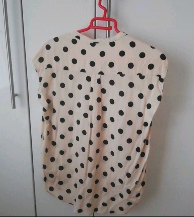 Camisa sin mangas, de topos. Zara