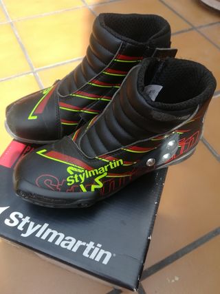 Botas moto, minimoto niño n°35 de segunda mano por 60 € en Botas moto, minimoto niño n°35 de segunda mano por 60 € en