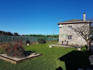 Chalet en venta en Corgo (O)