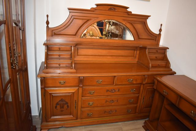 APARADOR EN MADERA MACIZA de segunda mano por 249 € en Madrid en WALLAPOP