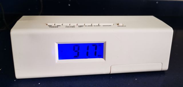 Radio Reloj y altavoz para el móvil