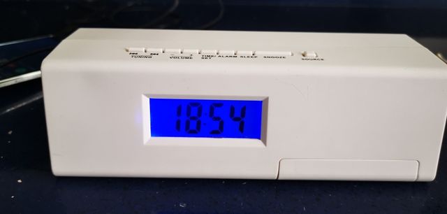 Radio Reloj y altavoz para el móvil