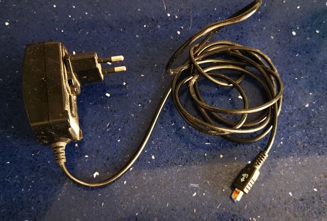 Radio Reloj y altavoz para el móvil