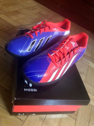 Adidas F5 Messi Zapatillas fútbol sala de segunda mano por 30 EUR en Madrid  en WALLAPOP