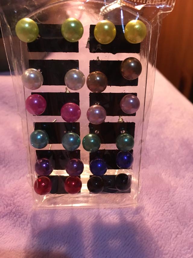 Pendientes bolitas colores