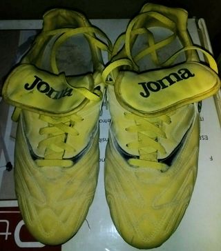 Botas de fútbol de segunda mano por 15 EUR en Algeciras en WALLAPOP