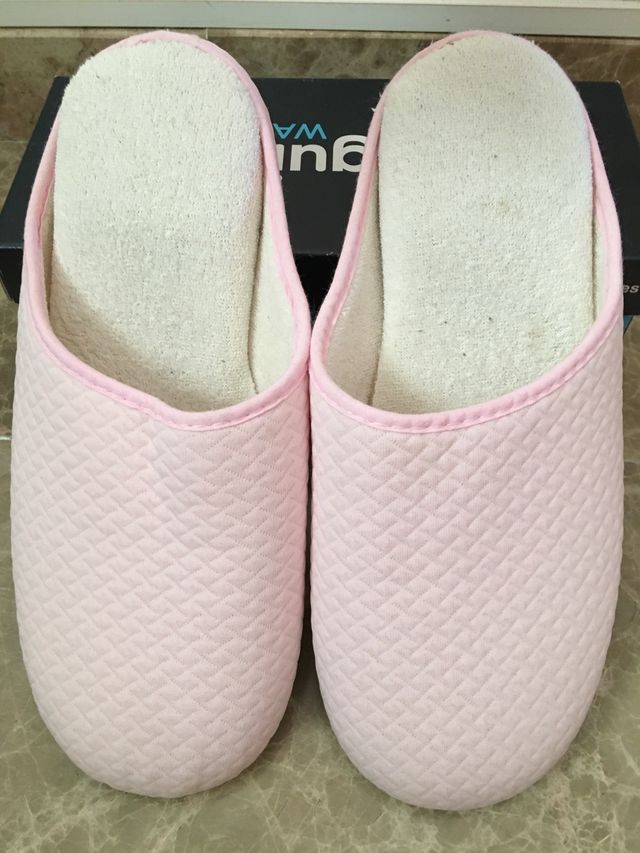 Conjunto Bata y Zapatillas