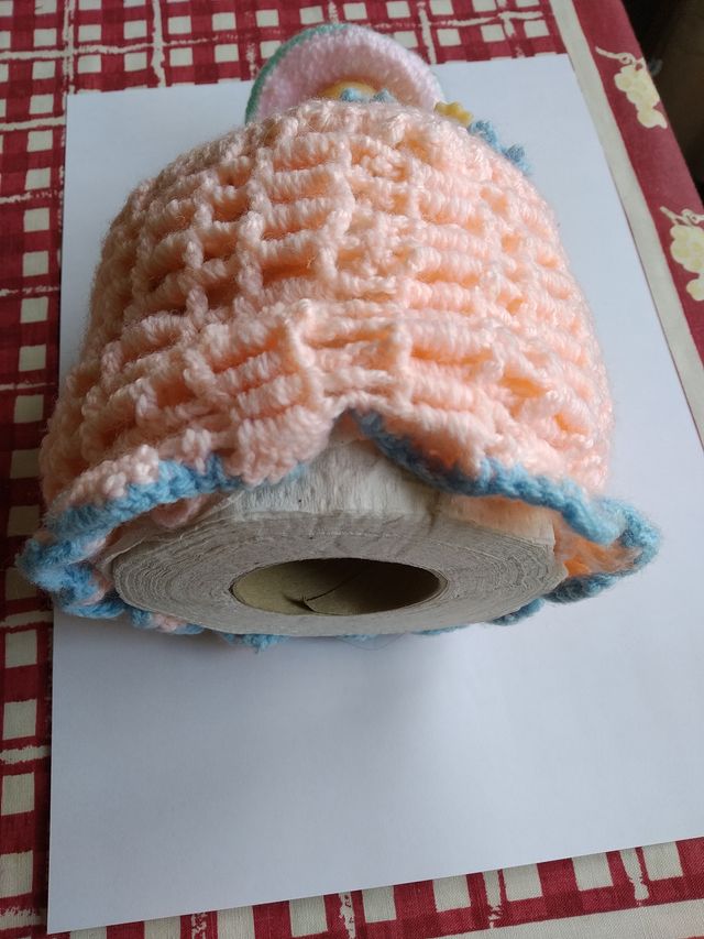 MUÑECA CUBRE PAPEL