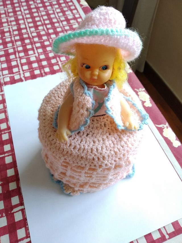 MUÑECA CUBRE PAPEL