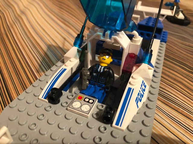 LEGO Turbo-Charged Police Boat (4669)