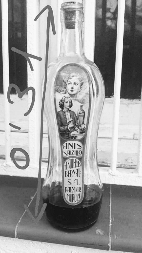 Antigua botella ANÍS Salzillo.
