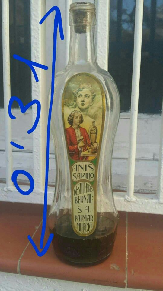 Antigua botella ANÍS Salzillo.
