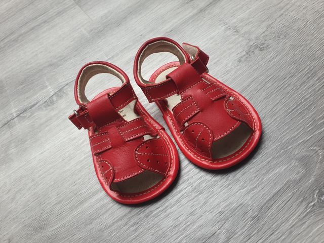 sandalias de bebé nuevas