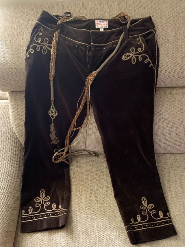 Pantalón terciopelo marrón bordado