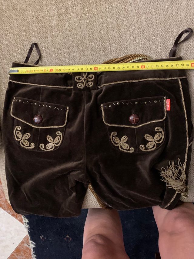 Pantalón terciopelo marrón bordado