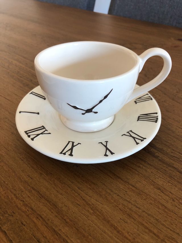 Set de desayuno: 2 tazas+2 platillos+jarra leche