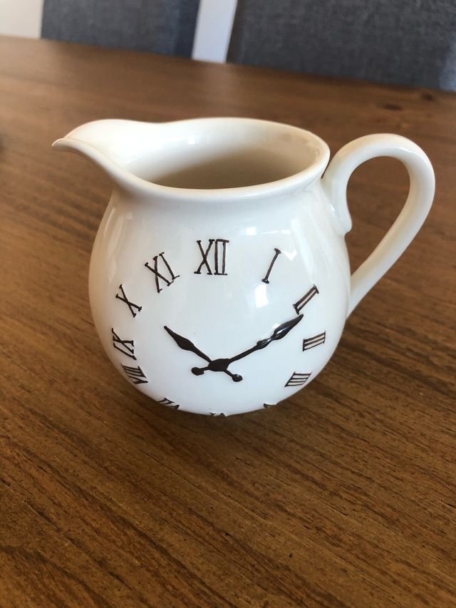 Set de desayuno: 2 tazas+2 platillos+jarra leche