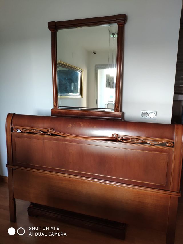 Comoda, espejo y cabecero de madera nogal