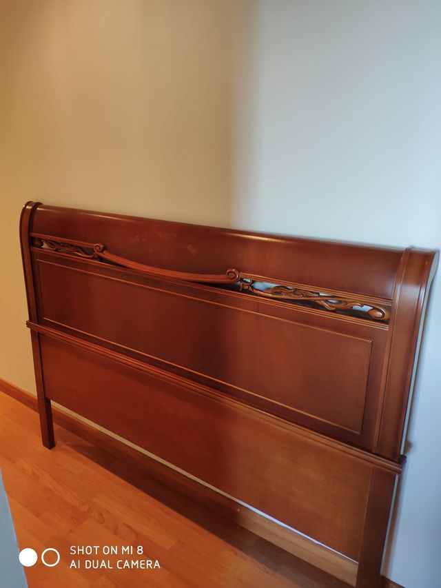 Comoda, espejo y cabecero de madera nogal