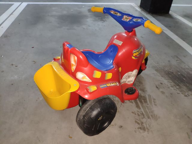 Scooter Bravo juguete a bateria