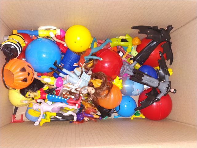 Juguetes pequeños Happy Meal, Huevo Kinder y bolas