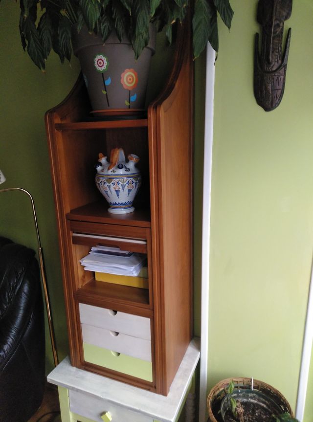 Mueble-estantería de cerezo macizo de segunda mano por 80 € en Oviedo
