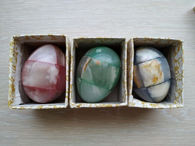 Huevos decorativos. Arte en piedra.