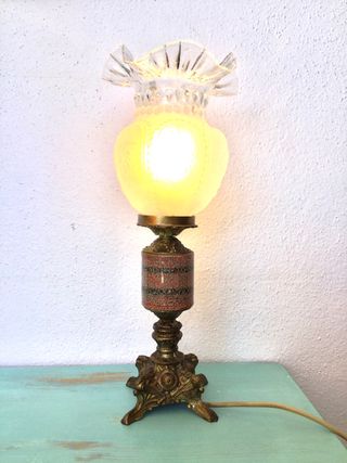 Antigua lámpara de mesa