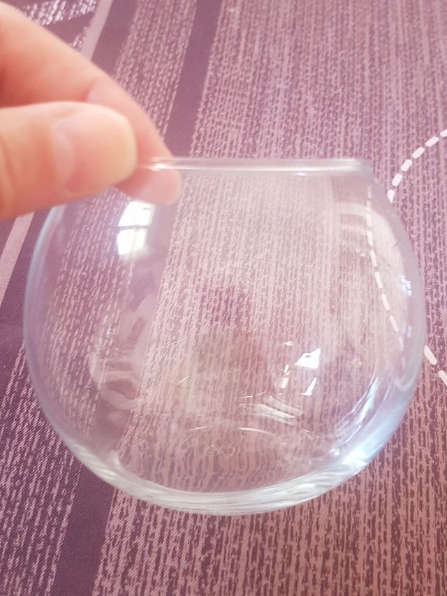 2 pequeños jarrones de cristal