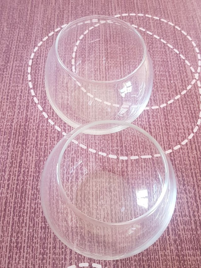 2 pequeños jarrones de cristal