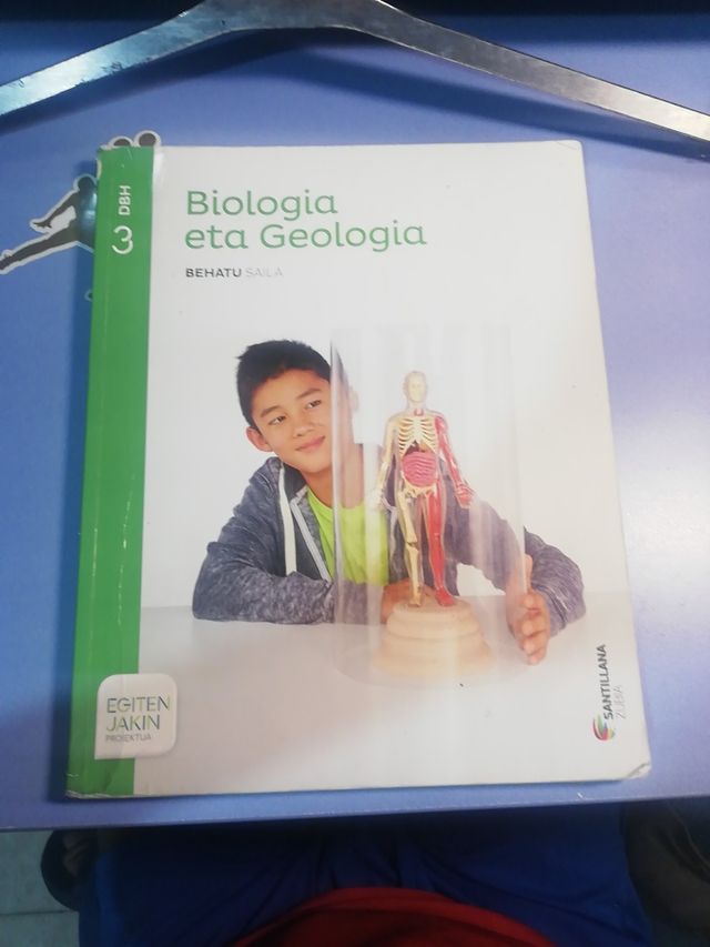 Libro de biología y geologia 3 ESO está en euskera