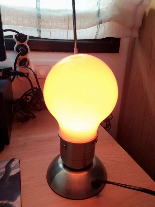 Lámpara Bombilla de segunda mano por 10 EUR en Carbajosa de la Sagrada