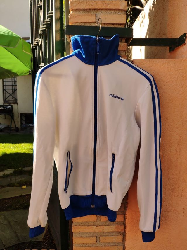 Perdido Reunión idiota Sudadera cremallera original Adidas Blanca/Azul de segunda mano por 20 € en Granada en WALLAPOP Perdido Reunión idiota Sudadera cremallera original Adidas Blanca/Azul de segunda mano por 20 € en Granada en WALLAPOP