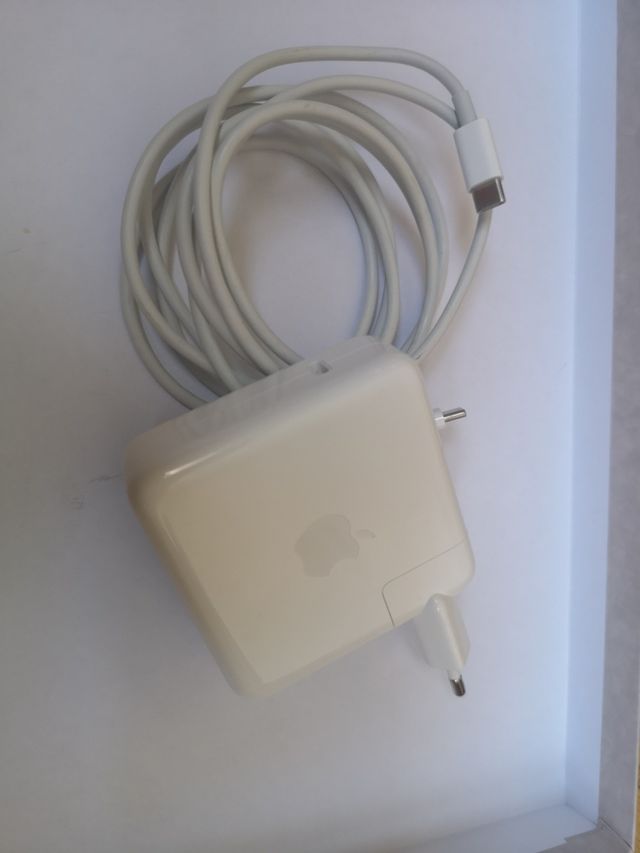 Cargador USB-C 61W Apple Mac Original