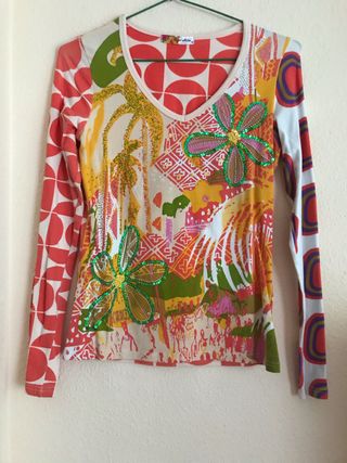 Camisetas Desigual mujer de segunda mano en la provincia de Camisetas Desigual mujer de segunda mano en Málaga en WALLAPOP