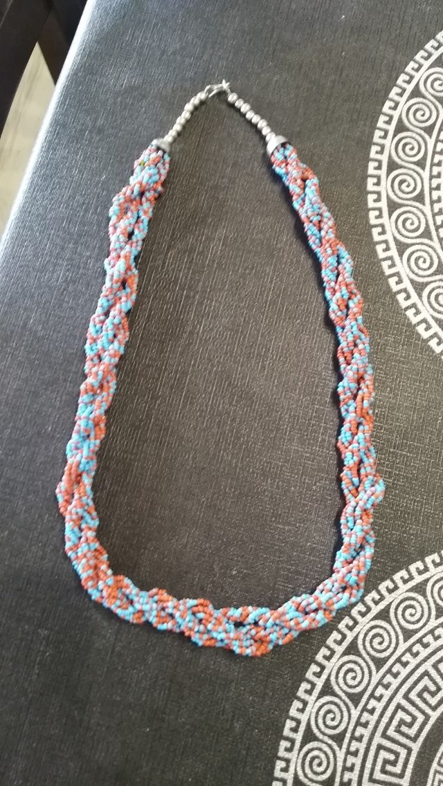 collares cortos y largos