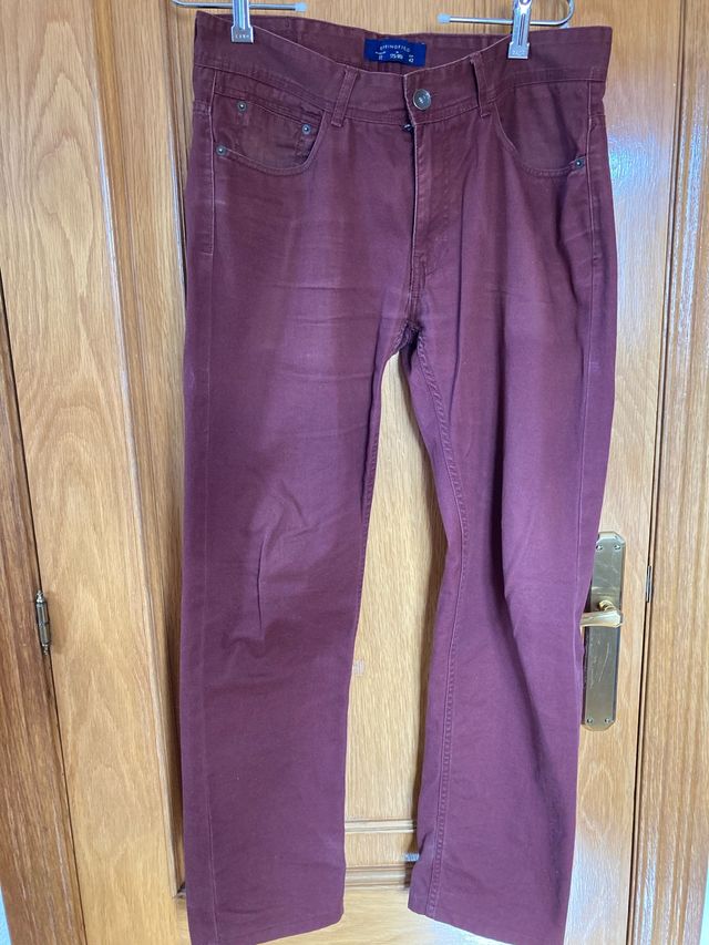 Pantalón burdeos
