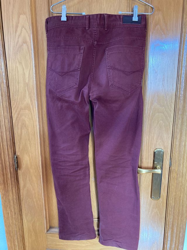 Pantalón burdeos