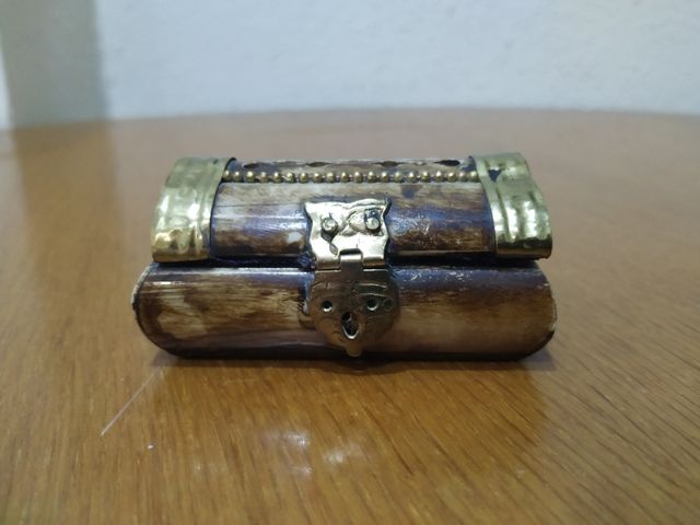 CAJA DE HUESO Y BRONCE VINTAGE COLECCIÓN