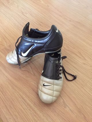 Botas fútbol tacos Nike 90 talla 35.5 de segunda mano por 20 EUR en  Majadahonda en WALLAPOP