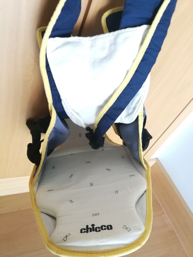 Mochila portabebe marca Chicco unisex