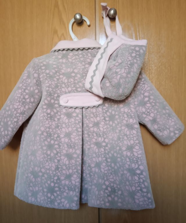 Abrigo niña 6 meses. Teresa Rodriguez