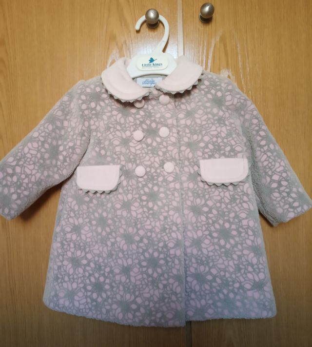 Abrigo niña 6 meses. Teresa Rodriguez
