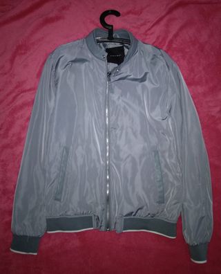 Cazadora entretiempo hombre Zara. de segunda mano por 10 EUR en Málaga en  WALLAPOP