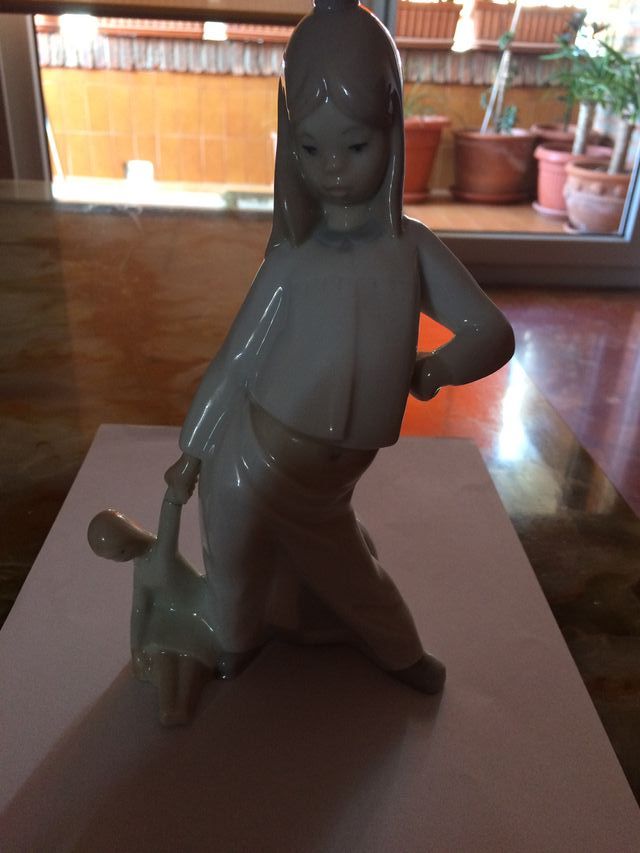 2 FIGURAS DE PORCELANA NIÑA Y NIÑO (NAO)