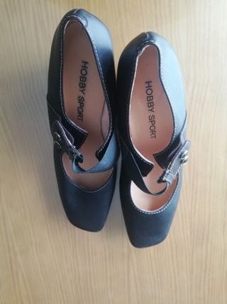 Zapatos Negros Hobby Sport de segunda mano por 28 EUR en Huesca en WALLAPOP